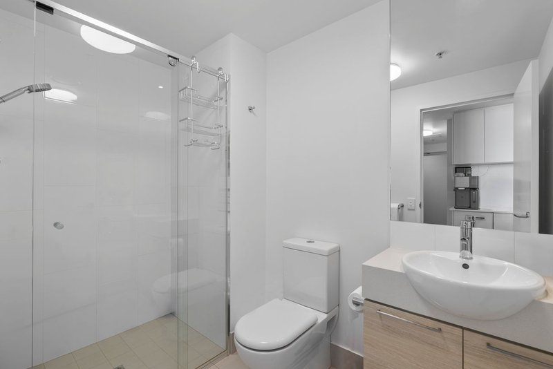 Photo - 12104/8 Harbour Road, Hamilton QLD 4007 - Image 11