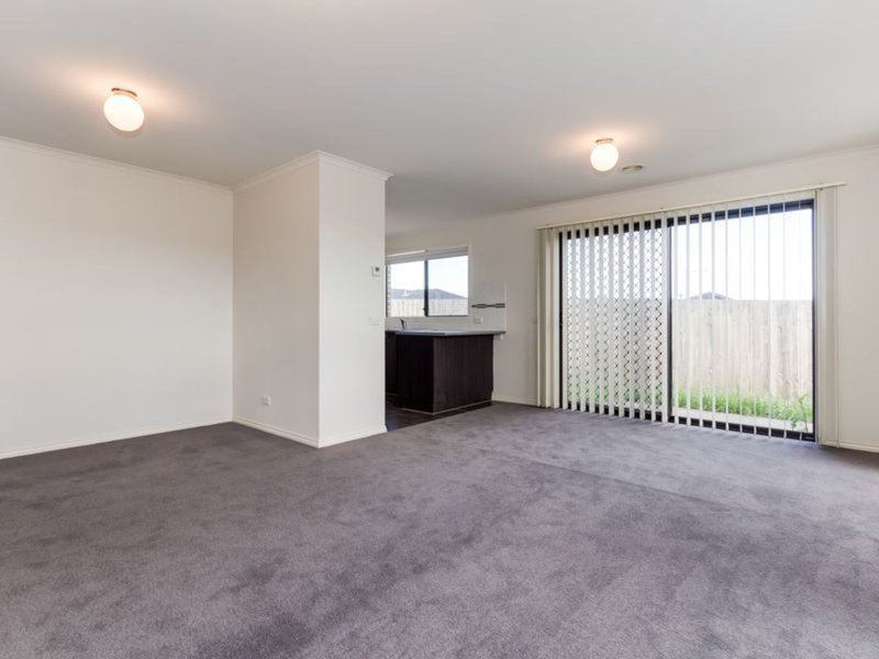 Photo - 12/107 Army Road, Pakenham VIC 3810 - Image 5