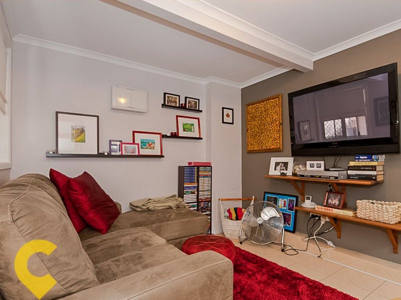 Photo - 1/211 Webster Road, Stafford QLD 4053 - Image 2