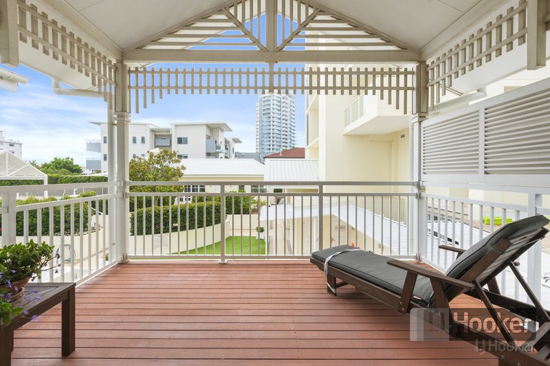 Photo - 1/212-214 Marine Parade, Labrador QLD 4215 - Image 3