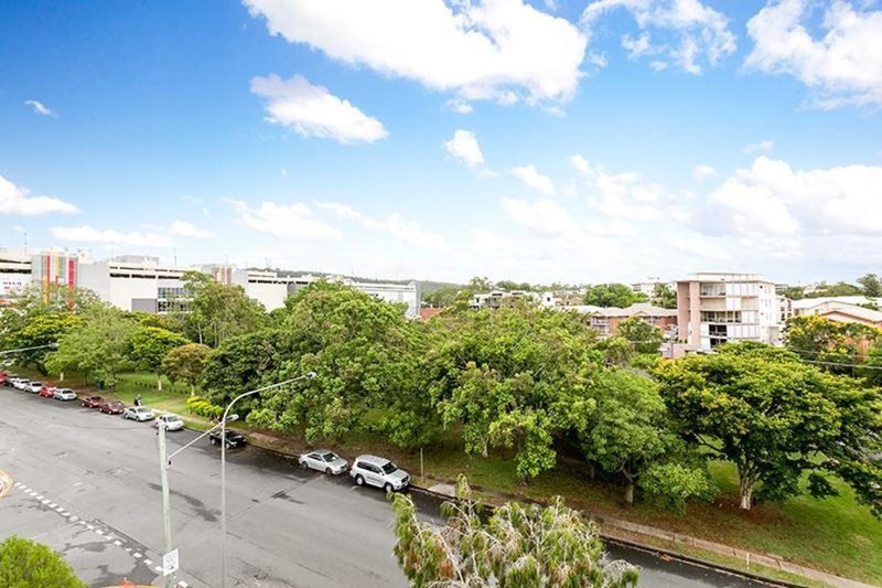 Photo - 12/12 Belgrave Road, Indooroopilly QLD 4068 - Image 3