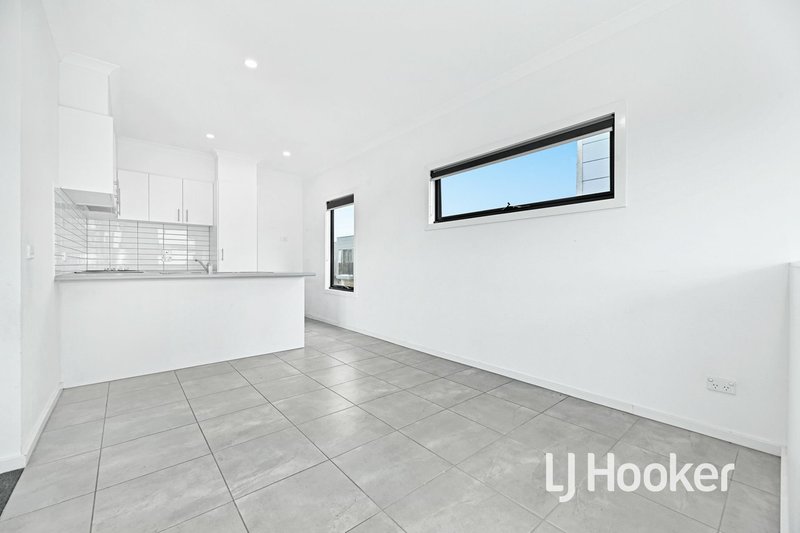 Photo - 12/12 Sturt Court, Officer VIC 3809 - Image 5