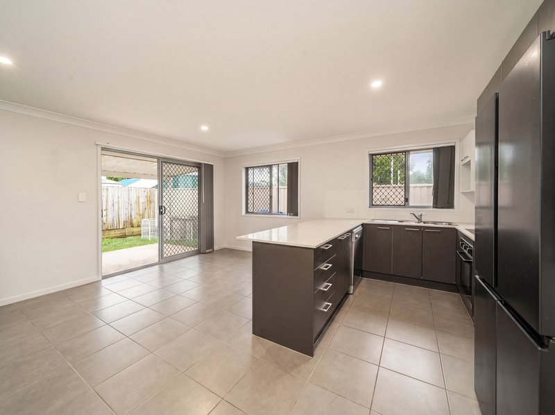 Photo - 1&2/12A Cornelius Street, Clontarf QLD 4019 - Image 4