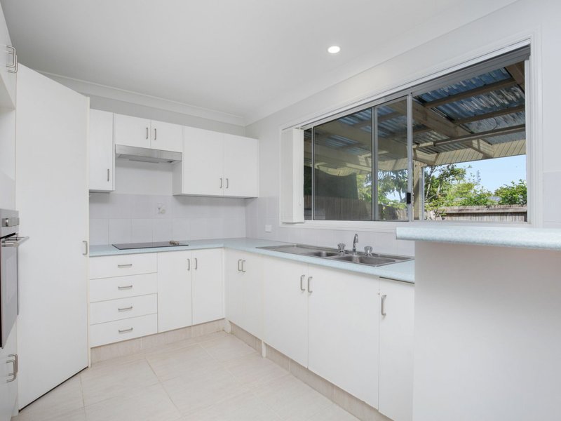 Photo - 12/14 Liam Court, Labrador QLD 4215 - Image 2