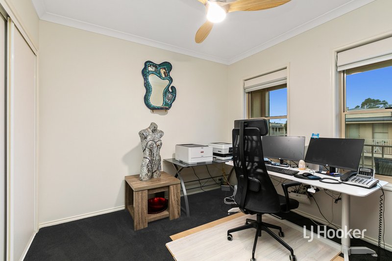 Photo - 12/14 Mickleton Grove, Point Cook VIC 3030 - Image 10