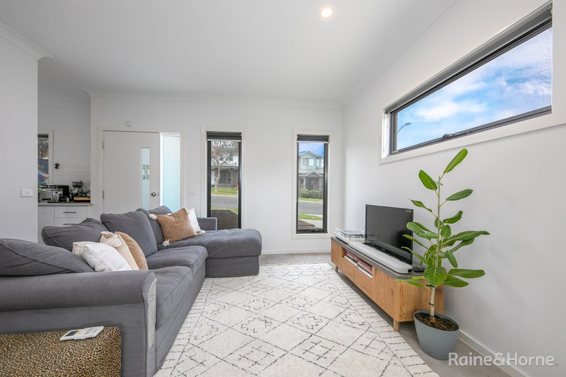 Photo - 12/14 Outlook Way, Sunbury VIC 3429 - Image 3