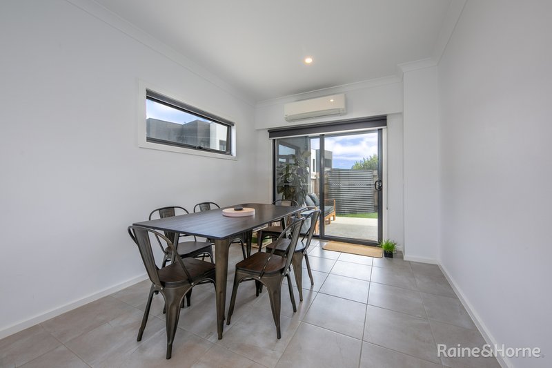 Photo - 12/14 Outlook Way, Sunbury VIC 3429 - Image 4