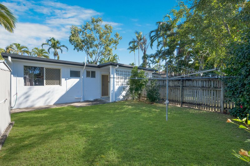 Photo - 1&2/14 Shelton Street, Kirwan QLD 4817 - Image 15