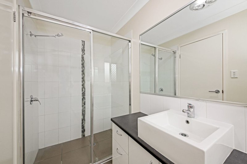 Photo - 1/2145 Wynnum Road, Wynnum QLD 4178 - Image 5