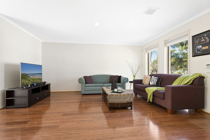 Photo - 1/215 Betula Avenue, Mill Park VIC 3082 - Image 4