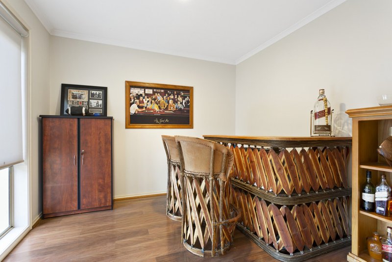 Photo - 1/215 Betula Avenue, Mill Park VIC 3082 - Image 6