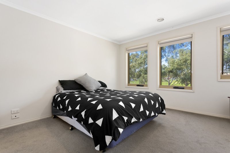 Photo - 1/215 Betula Avenue, Mill Park VIC 3082 - Image 8