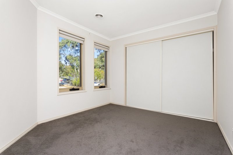 Photo - 1/215 Betula Avenue, Mill Park VIC 3082 - Image 9