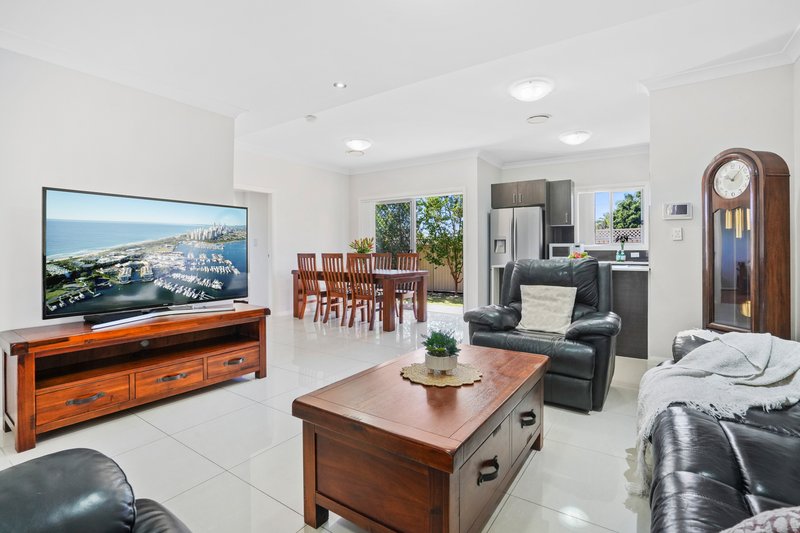 Photo - 12/15 Carter Street, Seven Hills NSW 2147 - Image 5