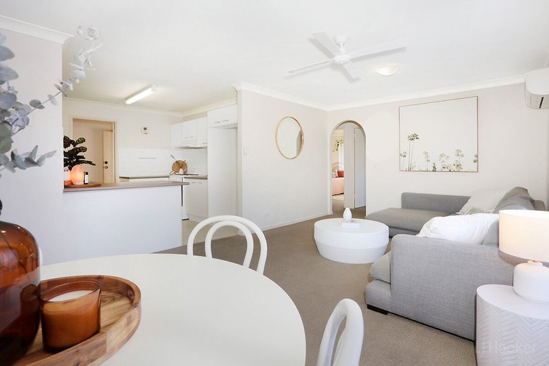 Photo - 1/215 Central Street, Labrador QLD 4215 - Image 2