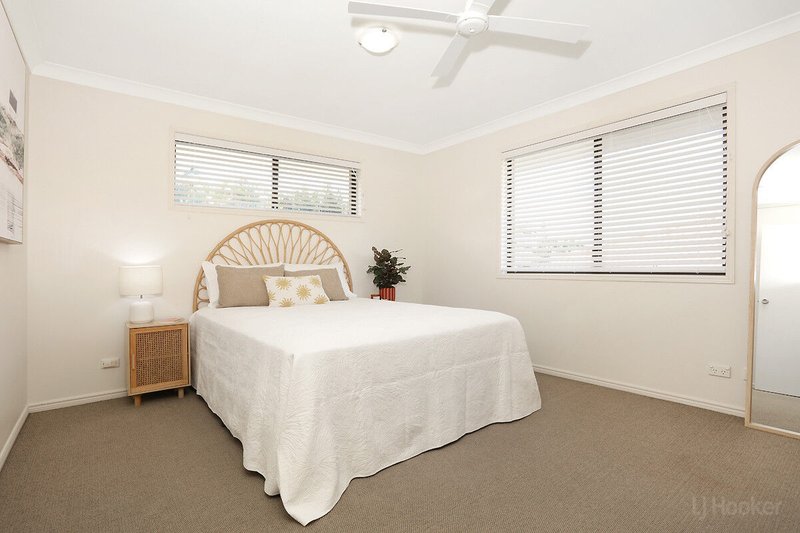 Photo - 1/215 Central Street, Labrador QLD 4215 - Image 4