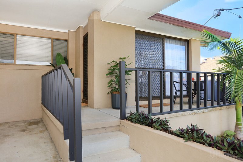 Photo - 1/215 Central Street, Labrador QLD 4215 - Image 16