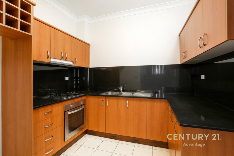 Photo - 12/16-24 Lydbrook Street, Westmead NSW 2145 - Image 3