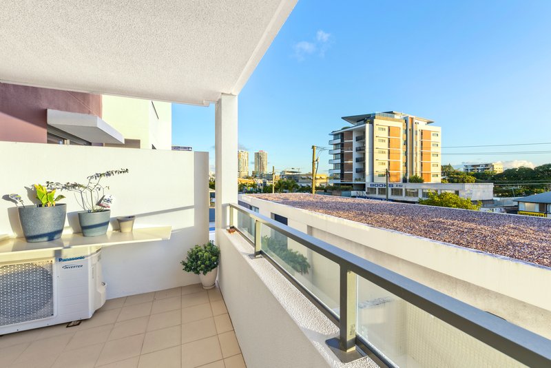 Photo - 12/171 Scarborough Street, Southport QLD 4215 - Image 6