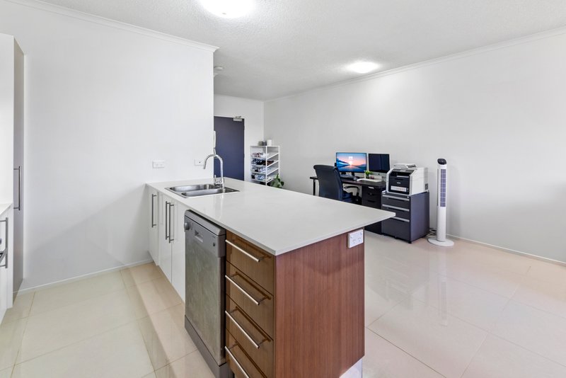 Photo - 12/171 Scarborough Street, Southport QLD 4215 - Image 10