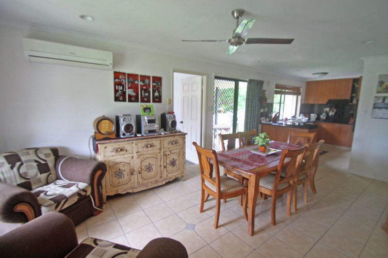 Photo - 121A Col Brown Avenue, Clinton QLD 4680 - Image 4