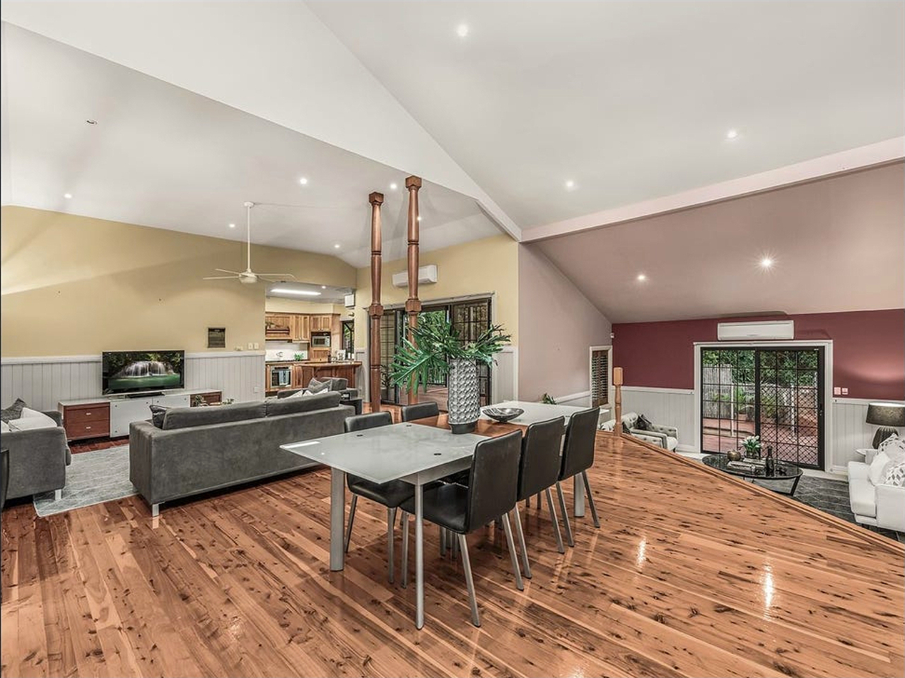 7-bedroom house at 122 Arrabri Avenue, Mount Ommaney, QLD 4074, Brisbane, Queensland