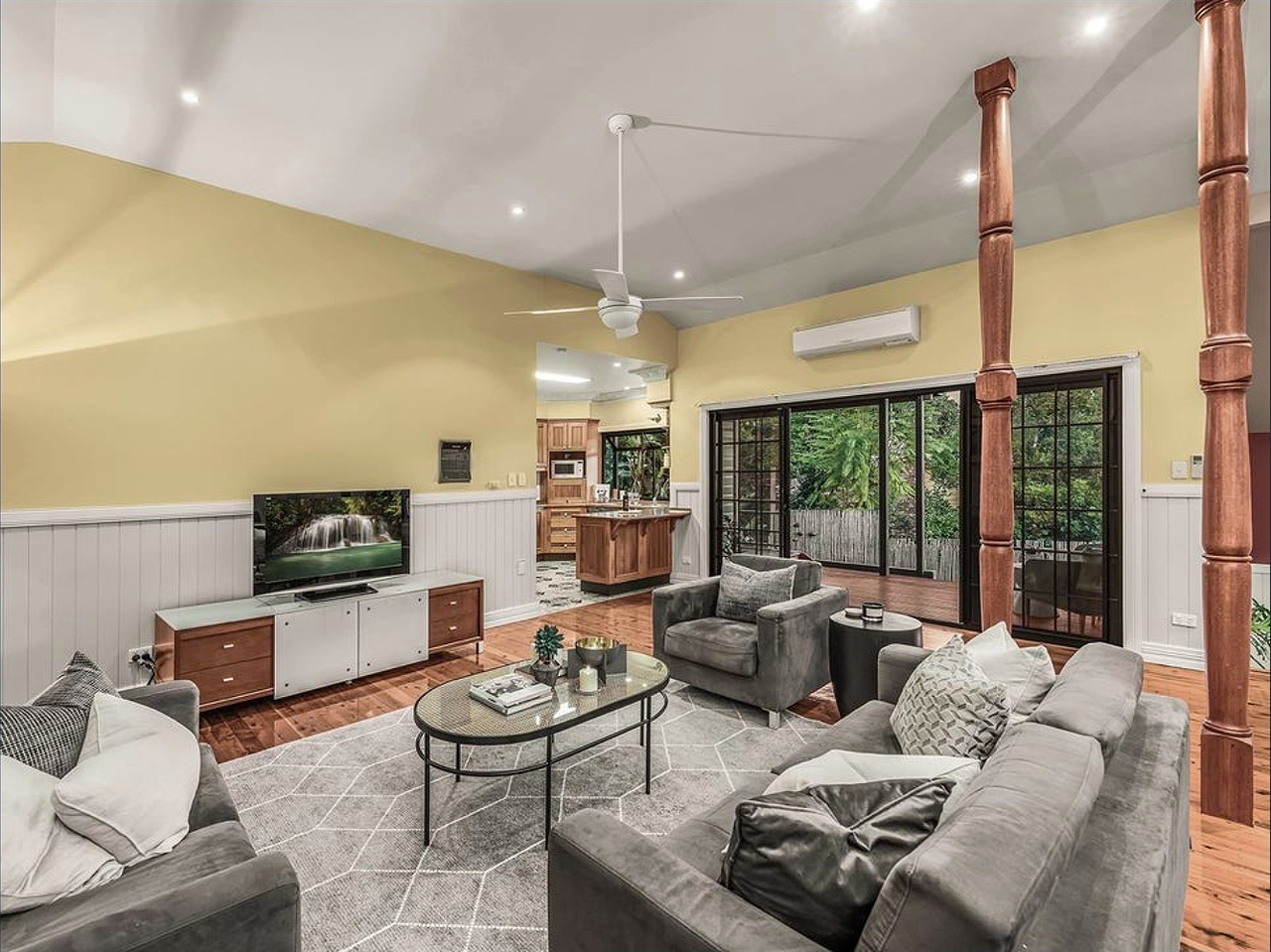 7-bedroom house at 122 Arrabri Avenue, Mount Ommaney, QLD 4074, Brisbane, Queensland