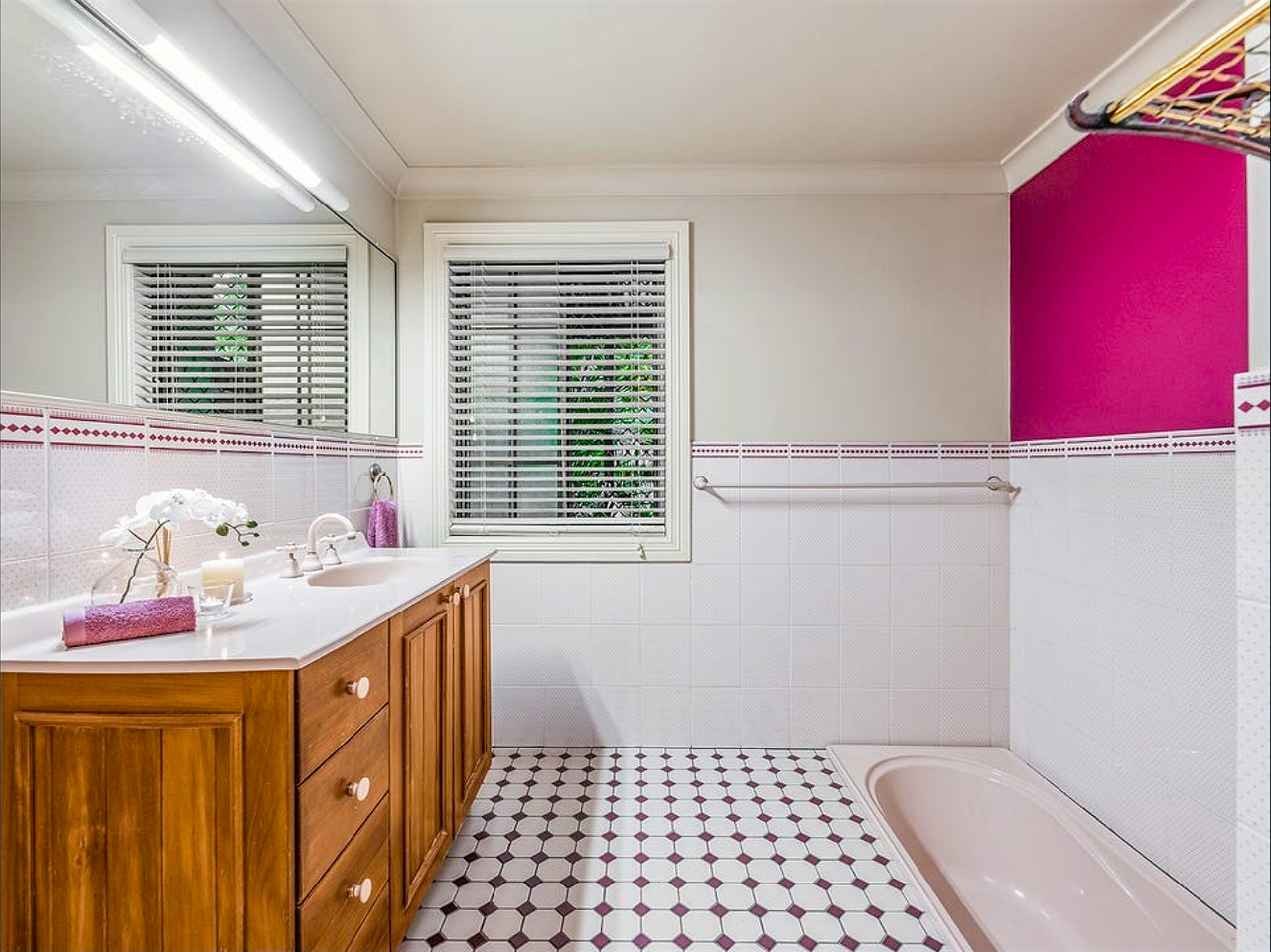 7-bedroom house at 122 Arrabri Avenue, Mount Ommaney, QLD 4074, Brisbane, Queensland