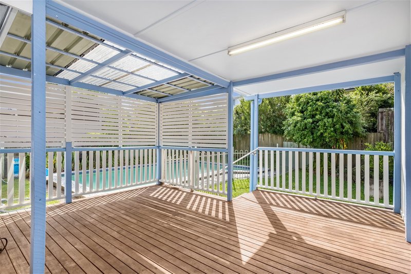 Photo - 122 Bapaume Road, Holland Park West QLD 4121 - Image 6