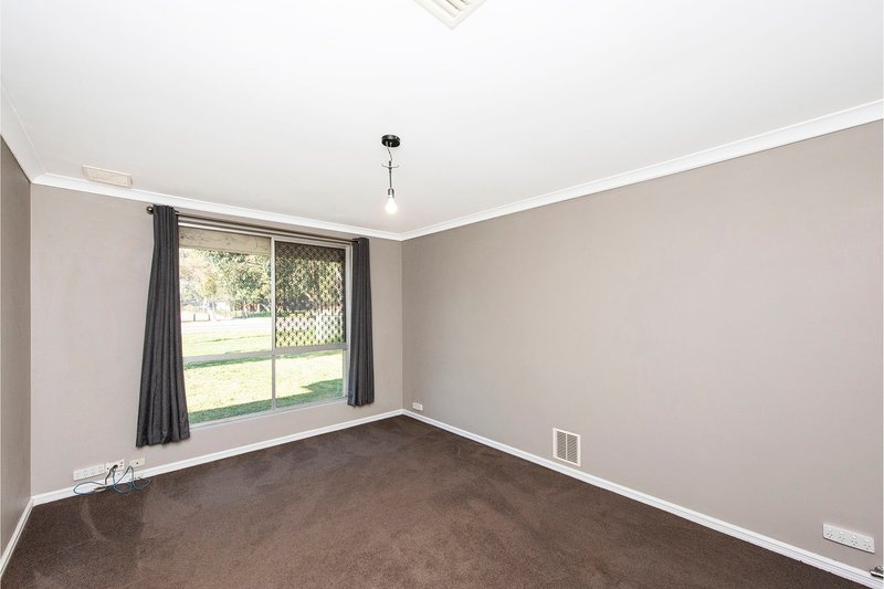 Photo - 122 Berkshire Road, Forrestfield WA 6058 - Image 3