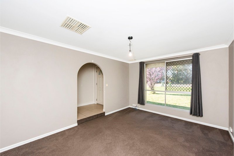 Photo - 122 Berkshire Road, Forrestfield WA 6058 - Image 4