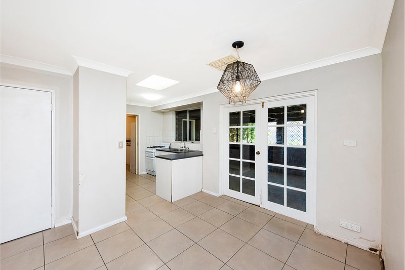 Photo - 122 Berkshire Road, Forrestfield WA 6058 - Image 10