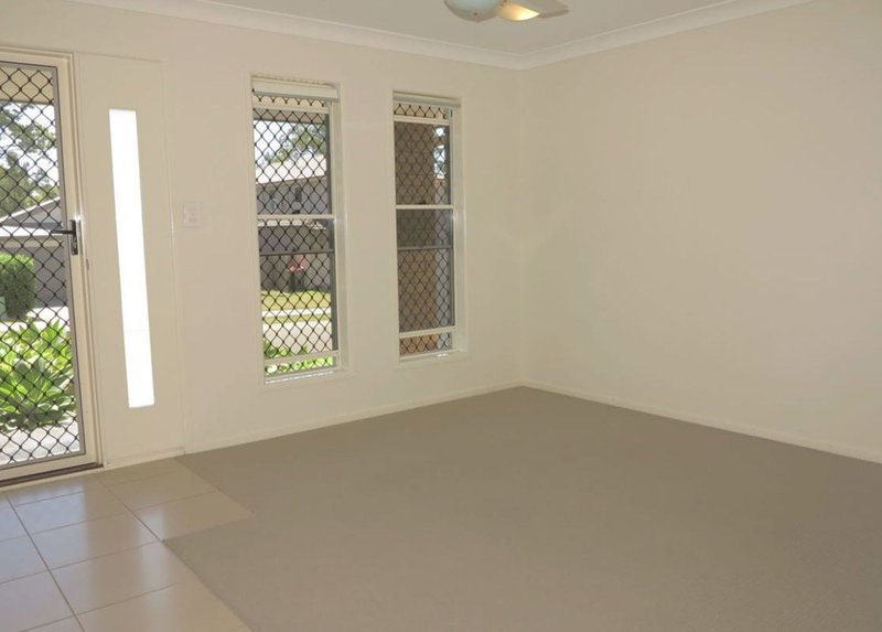 Photo - 1/22 Braxlaw Crescent, Dakabin QLD 4503 - Image 2