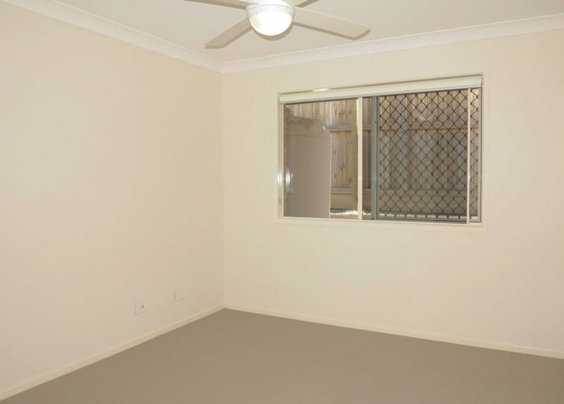 Photo - 1/22 Braxlaw Crescent, Dakabin QLD 4503 - Image 5