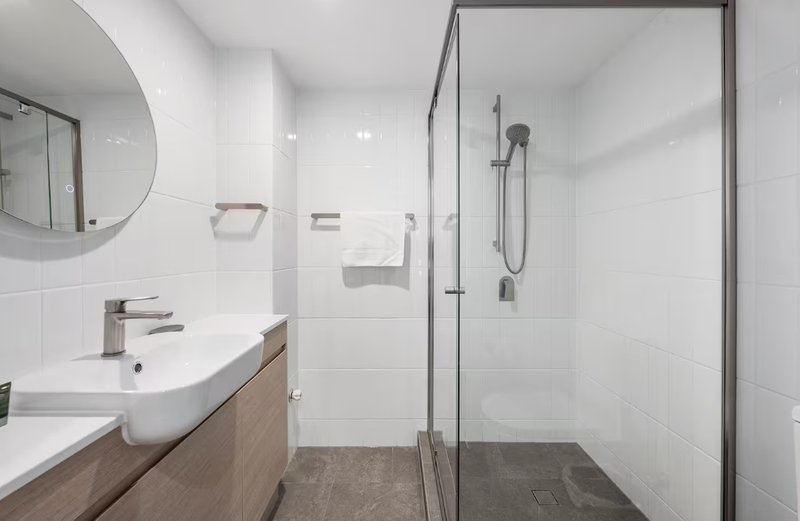 Photo - 1/22 Britannia Avenue, Broadbeach QLD 4218 - Image 5