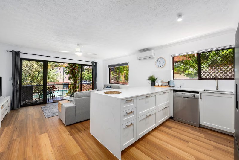 Photo - 1/22 Britannia Avenue, Broadbeach QLD 4218 - Image 9