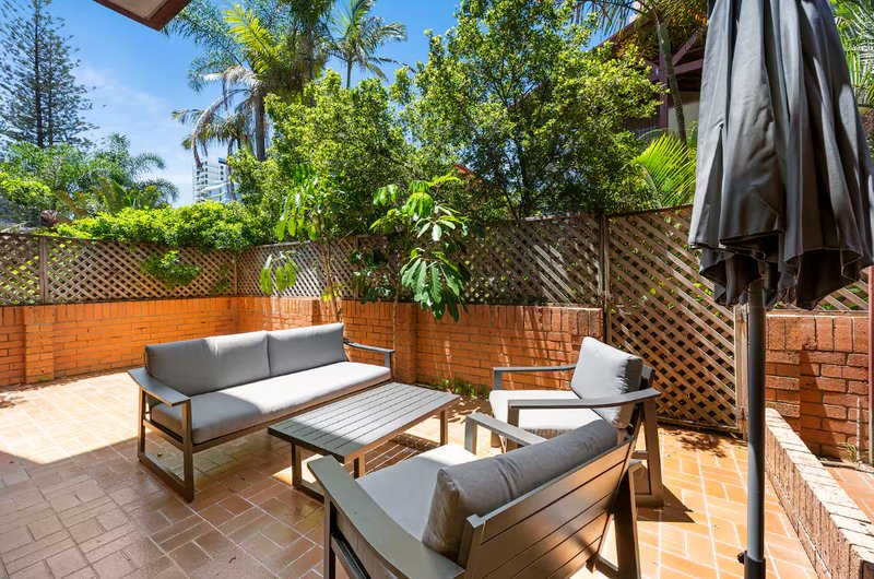 Photo - 1/22 Britannia Avenue, Broadbeach QLD 4218 - Image 11
