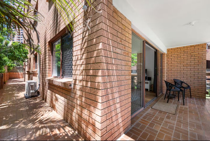 Photo - 1/22 Britannia Avenue, Broadbeach QLD 4218 - Image 14