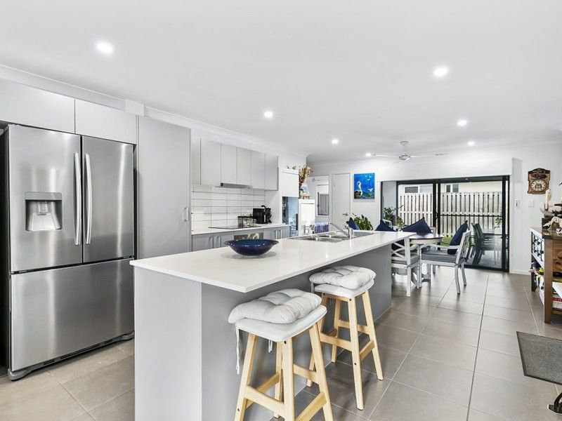 Photo - 1/22 Caraway Crescent, Banksia Beach QLD 4507 - Image 3