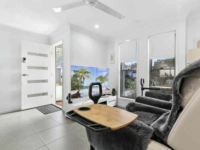 Photo - 1/22 Caraway Crescent, Banksia Beach QLD 4507 - Image 4