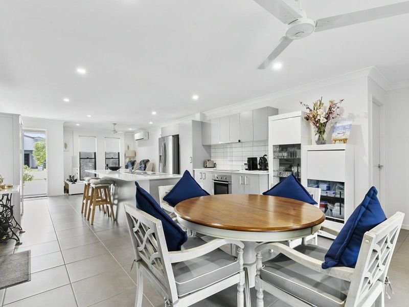 Photo - 1/22 Caraway Crescent, Banksia Beach QLD 4507 - Image 5