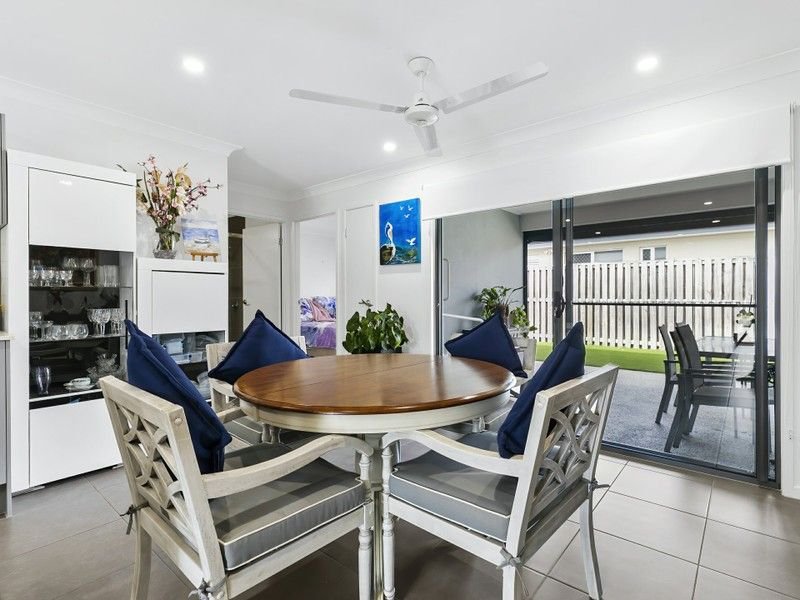 Photo - 1/22 Caraway Crescent, Banksia Beach QLD 4507 - Image 6