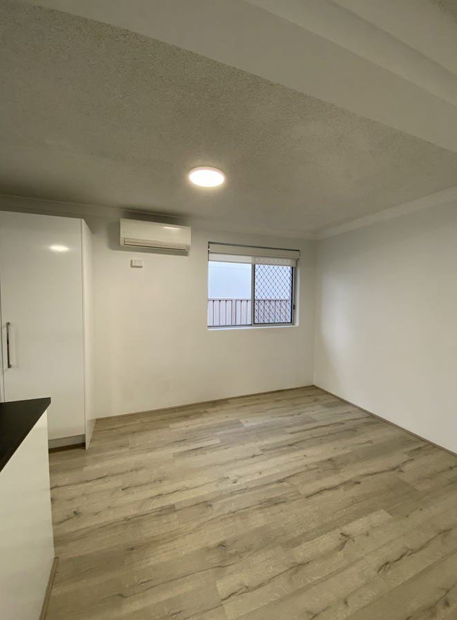 Photo - 1/22 Charlotte Street, Wynnum QLD 4178 - Image 4