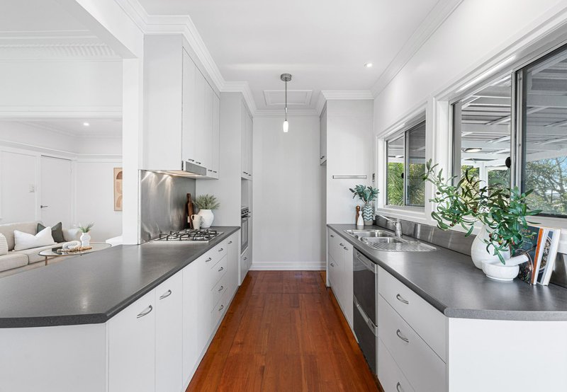 Photo - 122 Erica Street, Cannon Hill QLD 4170 - Image 4