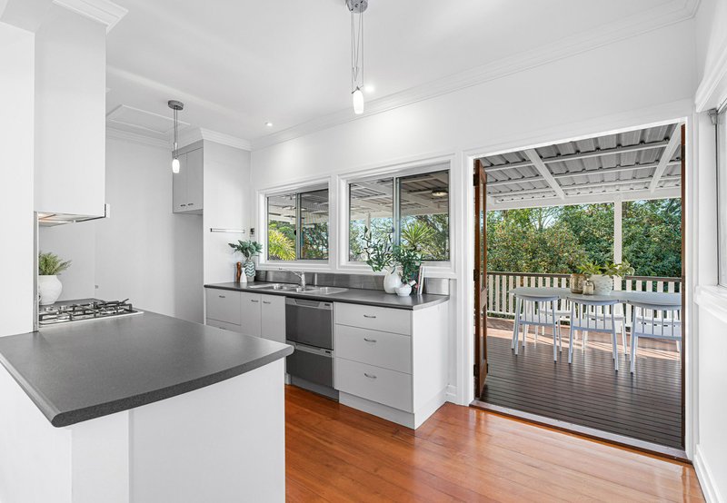 Photo - 122 Erica Street, Cannon Hill QLD 4170 - Image 5