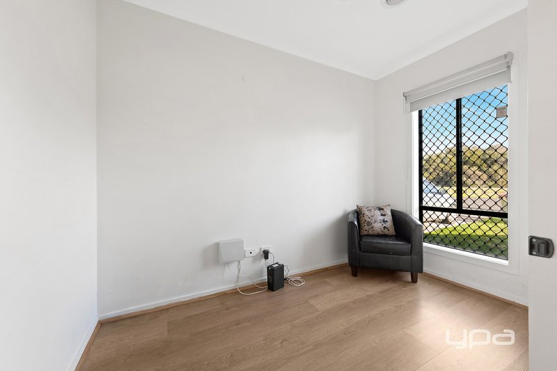 Photo - 1/22 Golden Avenue, Werribee VIC 3030 - Image 2