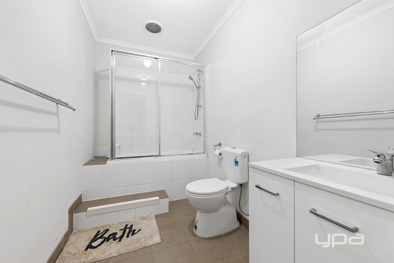 Photo - 1/22 Golden Avenue, Werribee VIC 3030 - Image 6