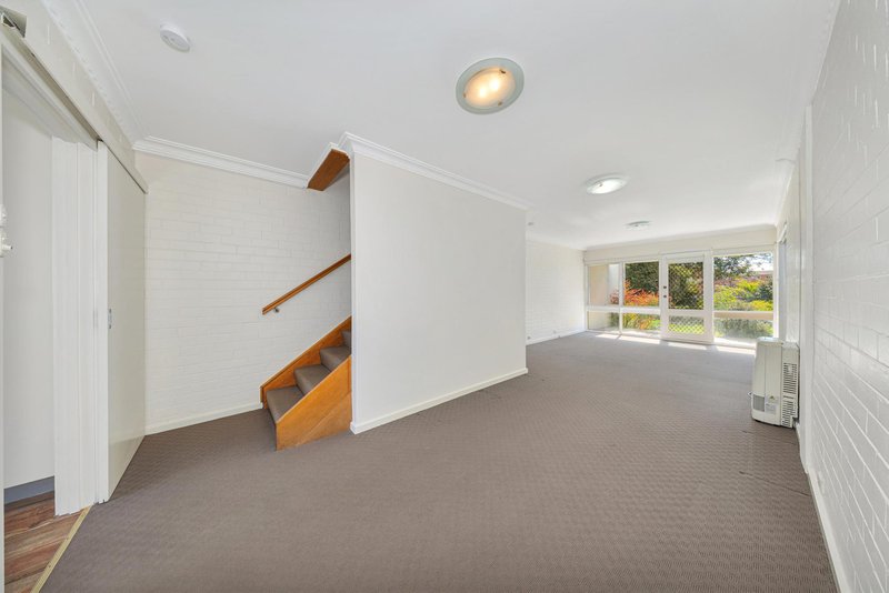 Photo - 122 Grayson Street, Hackett ACT 2602 - Image 2