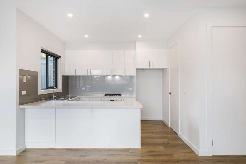 Photo - 1/22 Greenwood Street, Burwood VIC 3125 - Image 2