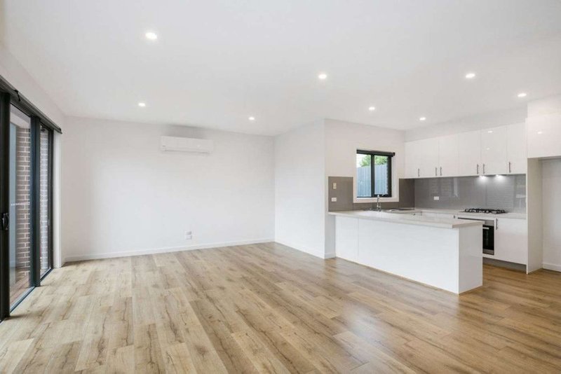 Photo - 1/22 Greenwood Street, Burwood VIC 3125 - Image 3